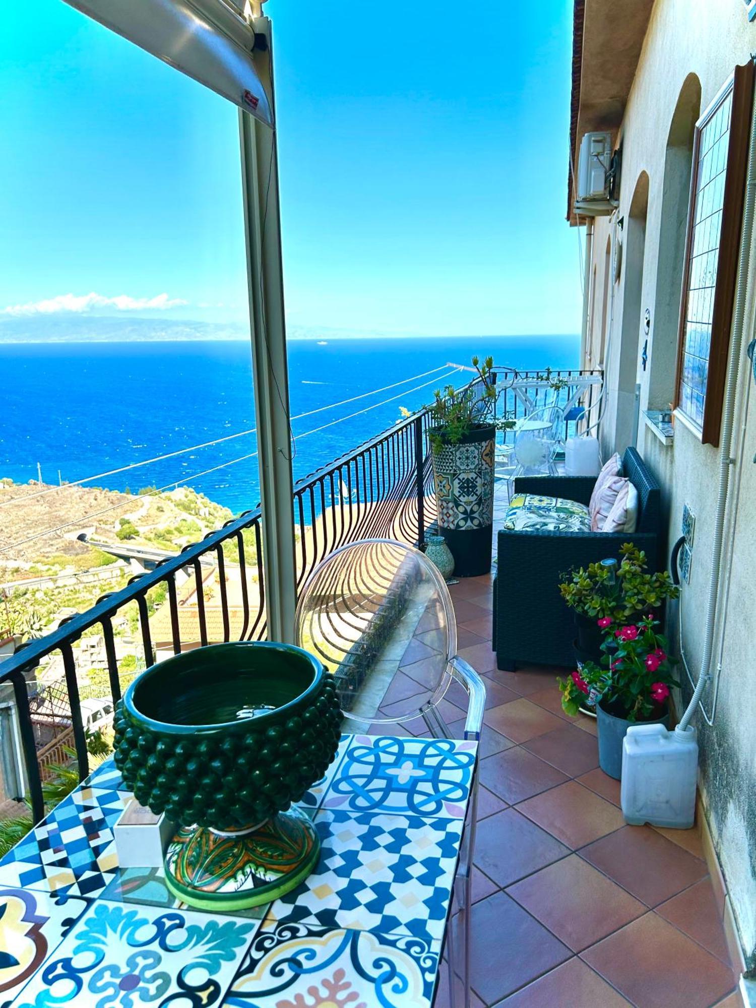 تاورمينا Sun Sky Sea Suite المظهر الخارجي الصورة